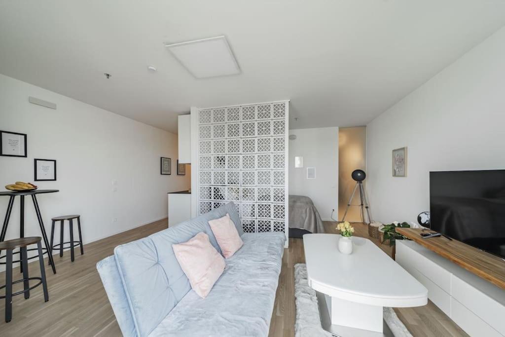 City Sky Studio Mit Balkon Vienna Esterno foto