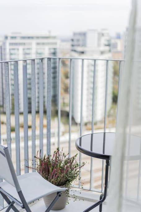 City Sky Studio Mit Balkon Vienna Esterno foto