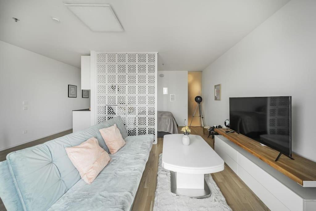 City Sky Studio Mit Balkon Vienna Esterno foto