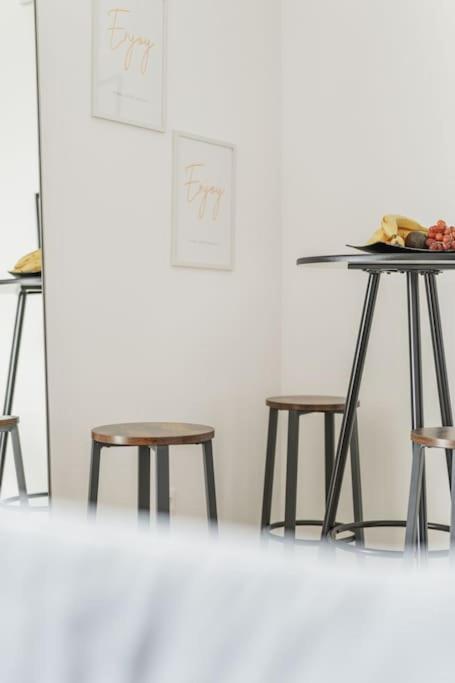 City Sky Studio Mit Balkon Vienna Esterno foto
