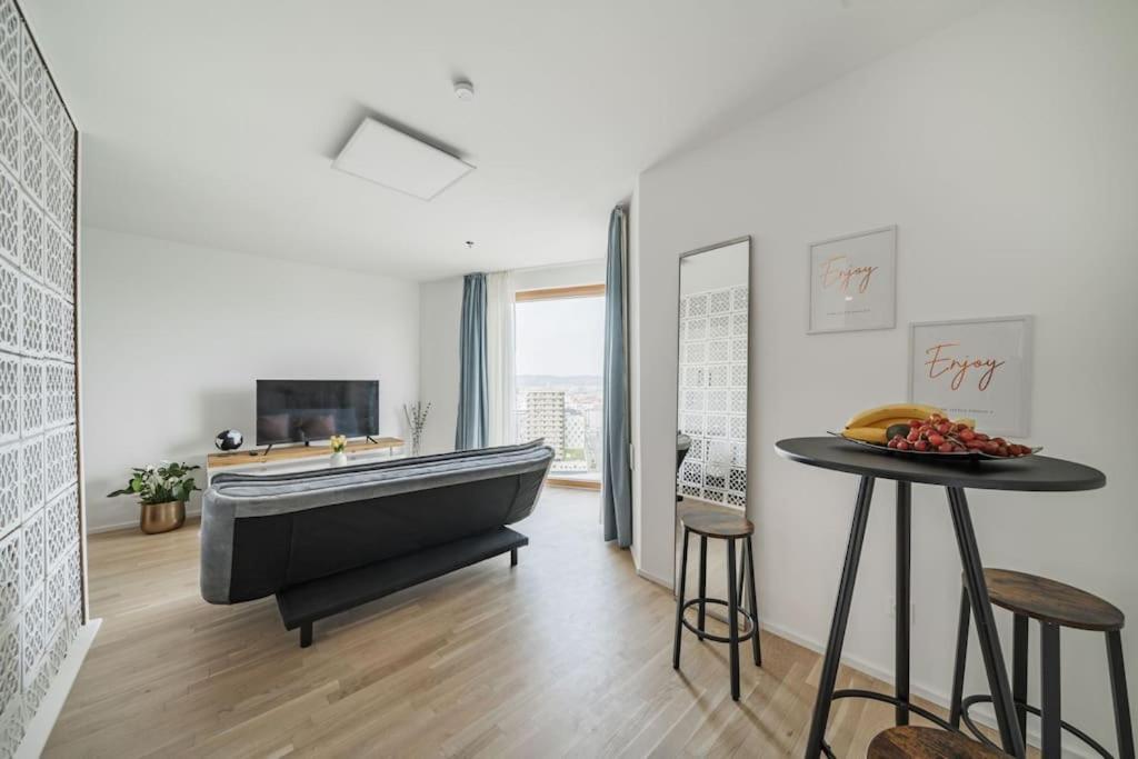 City Sky Studio Mit Balkon Vienna Esterno foto