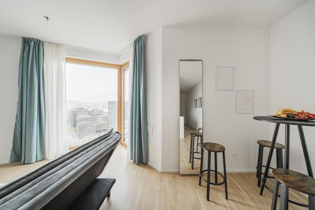 City Sky Studio Mit Balkon Vienna Esterno foto
